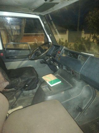 Mercedes-Benz mb180 caja aislada con equipo  frío