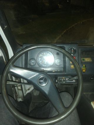 Mercedes-Benz mb180 caja aislada con equipo  frío