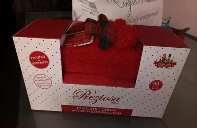 Pantofole in lana decorate a mano