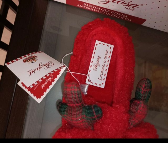 Pantofole in lana decorate a mano