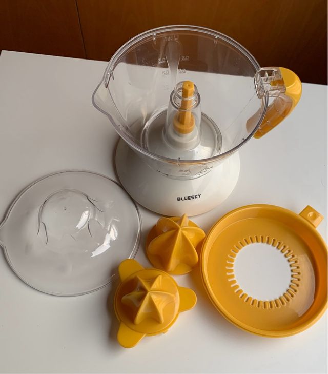 Exprimidor. Marca Bluesky. Muy buen estado