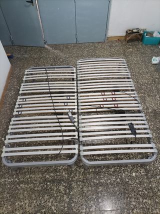 2 letti elettrici articolati.