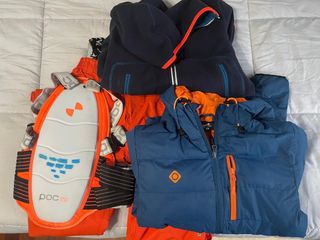 Conjunto ropa esqui dos equipaciones completas.