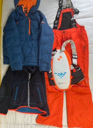 Conjunto ropa esqui dos equipaciones completas.