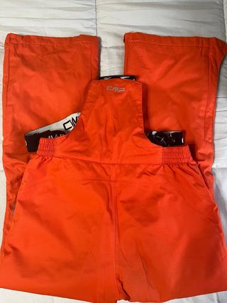 Conjunto ropa esqui dos equipaciones completas.