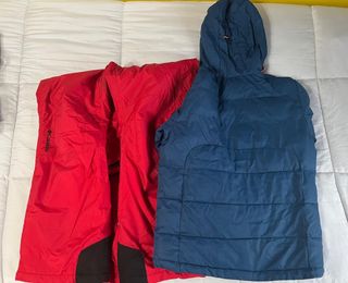 Conjunto ropa esqui dos equipaciones completas.