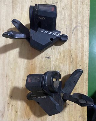 Mandos de MTB Shimano Alivio.