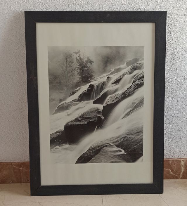 Cuadro blanco y negro paisaje fluvial