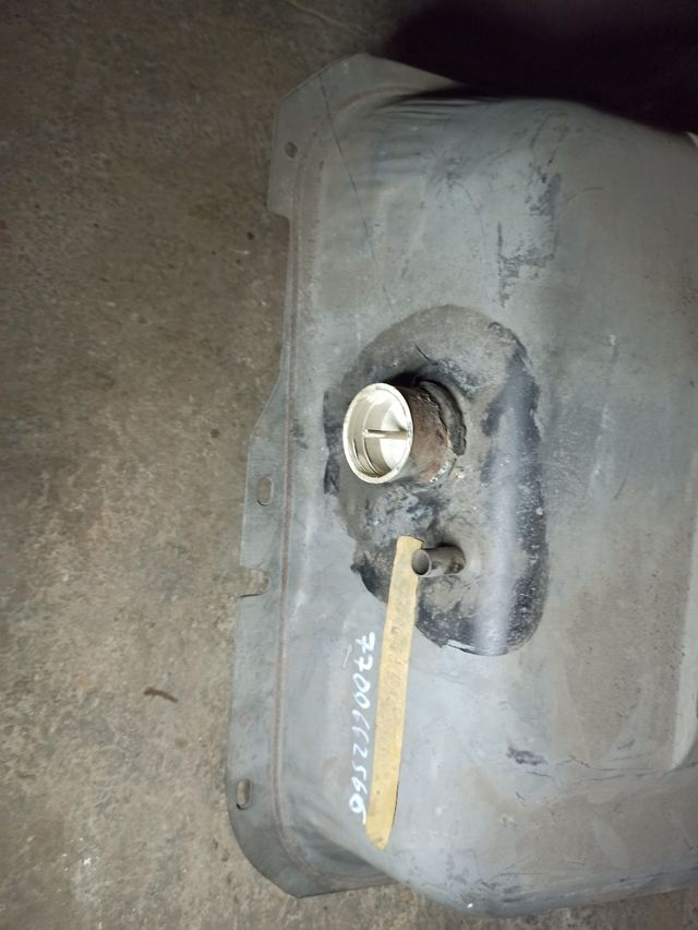 Renault Clásico- Depósito de combustible