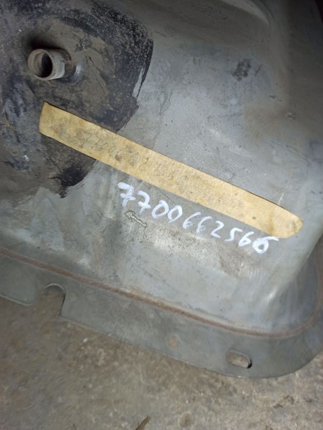 Renault Clásico- Depósito de combustible