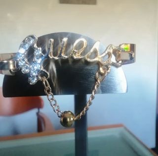 Pulsera brazalete doradas Guess 