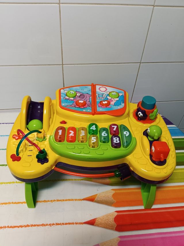Piano, mesa de actividades bebé