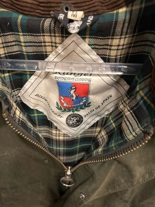 Chaqueta tipo Barbour verde von cuello pana marrón