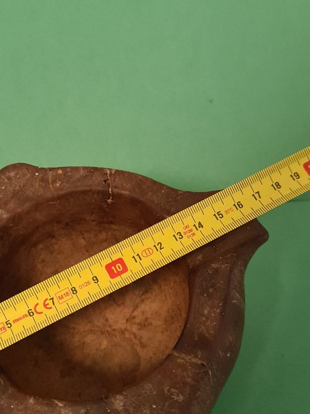 Antiguo mortero de madera