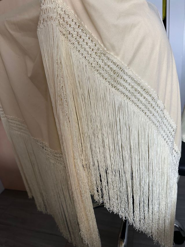 MANTON EN CREPÉ DE SEDA