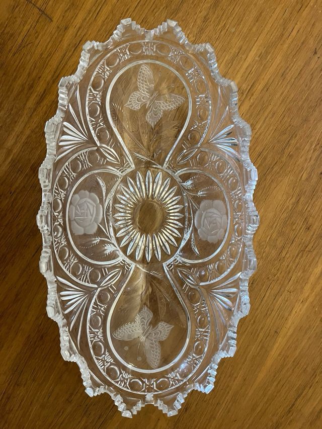 Fontana in cristallo intagliato a farfalla/rosa