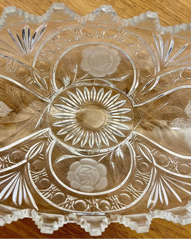 Fontana in cristallo intagliato a farfalla/rosa