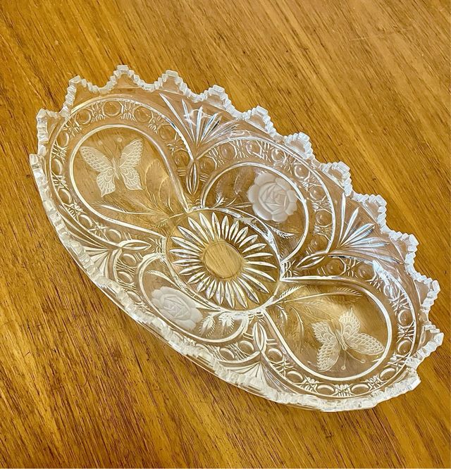 Fontana in cristallo intagliato a farfalla/rosa