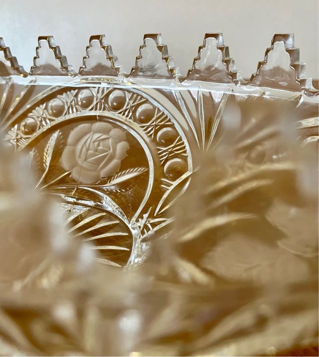 Fontana in cristallo intagliato a farfalla/rosa