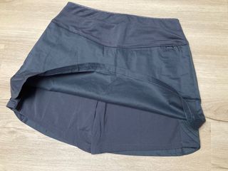 Falda pantalon deportiva. Perfil solidario