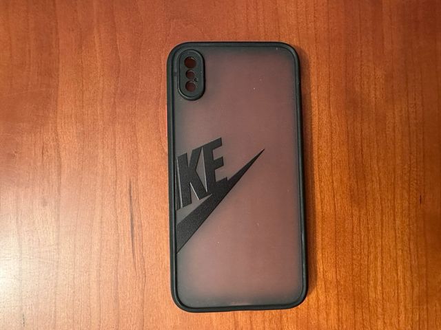 Carcasa protectora Nike para iPhone X