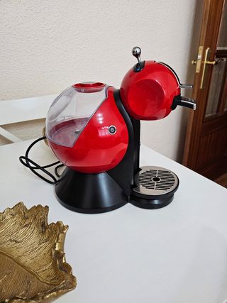 Cafetera Dolce Gusto roja grande. Nueva 