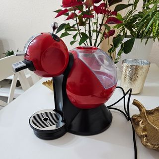 Cafetera Dolce Gusto roja grande. Nueva 