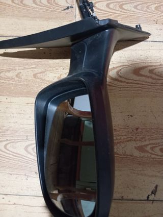 Retrovisor externo izquierda y PILOTO TRASERO DERE