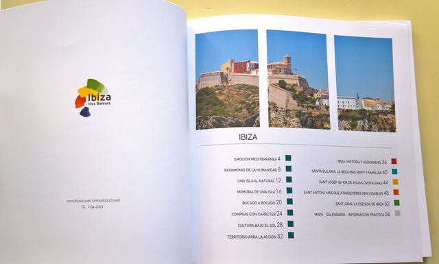 2 GUIAS DE TURISMO DE IBIZA