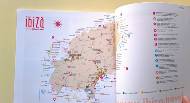 2 GUIAS DE TURISMO DE IBIZA