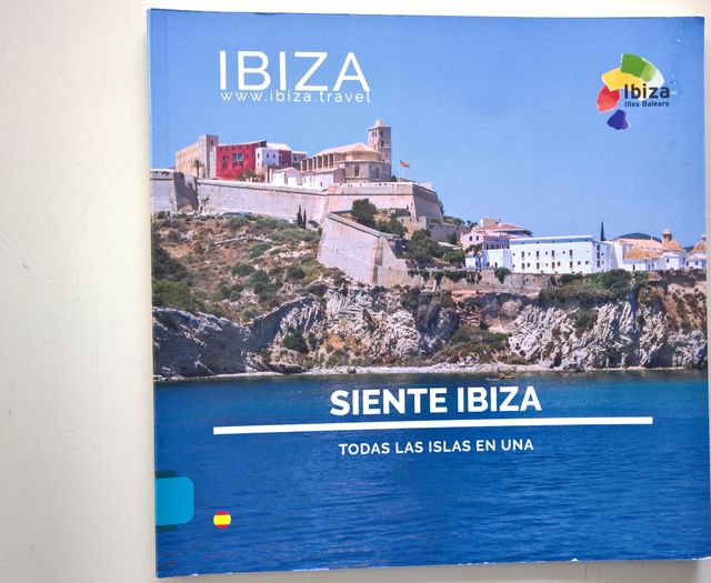 2 GUIAS DE TURISMO DE IBIZA