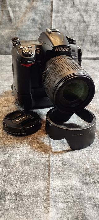 Nikon D7000 con 2 objetivos