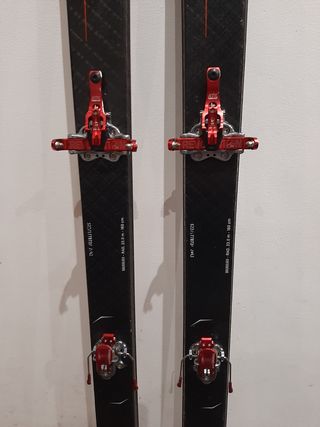 Esquis de travesía de competición ATK