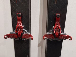 Esquis de travesía de competición ATK