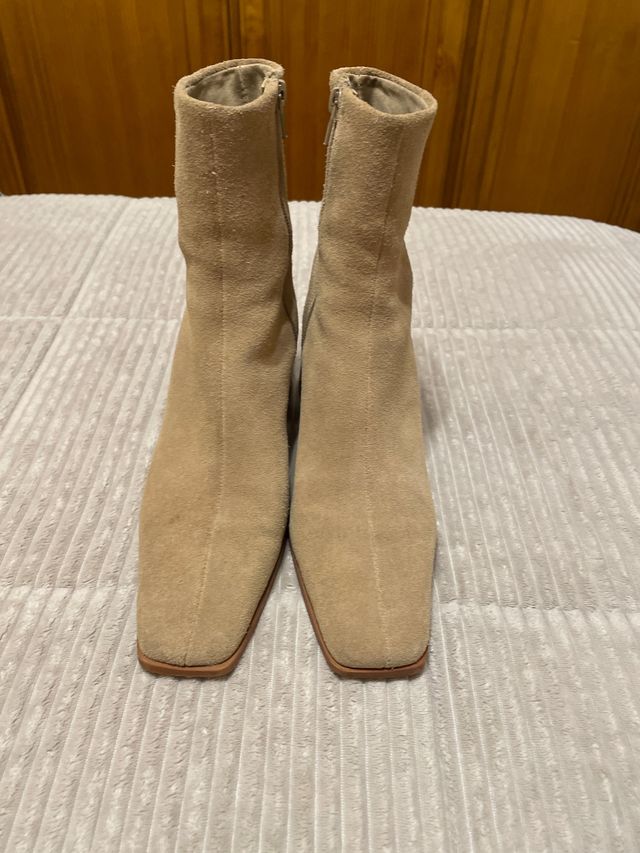 Botines piel. color beis. talla 38. Mango