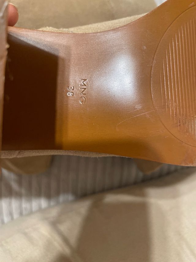 Botines piel. color beis. talla 38. Mango