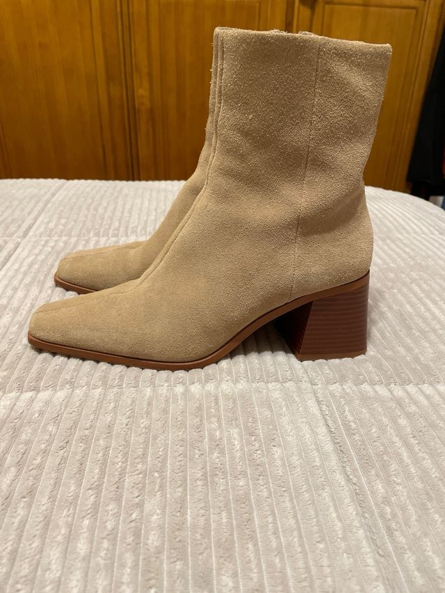 Botines piel. color beis. talla 38. Mango