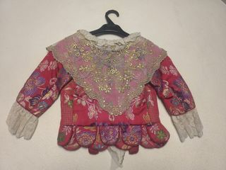 Traje de fallera de mujer.