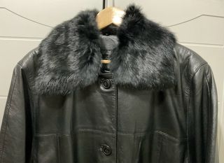 Abrigo3/4 de cuero con cuello de zorro desmontable