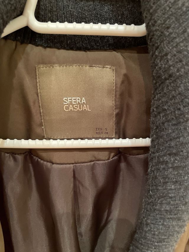 Abrigo verde kaki. Talla S. Sfera