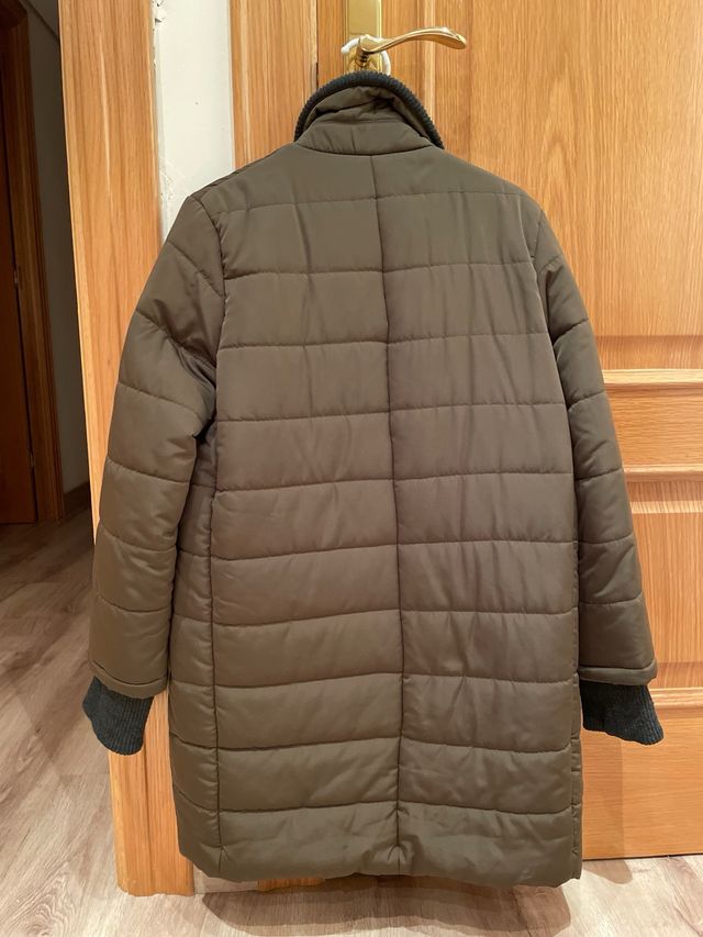 Abrigo verde kaki. Talla S. Sfera