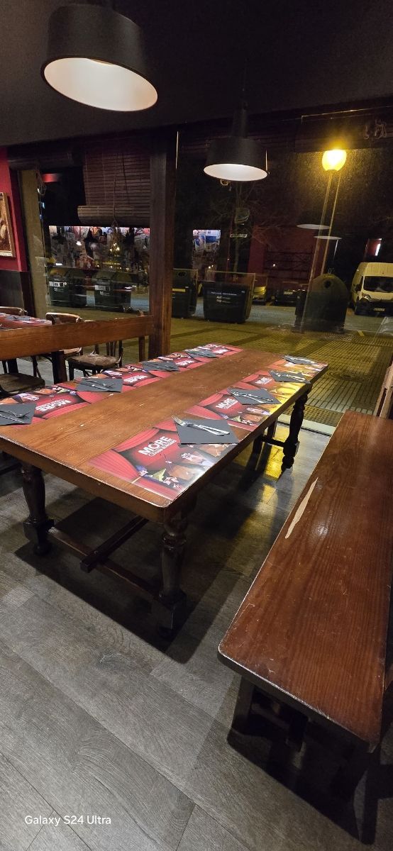 Mesa comedor con bancos,