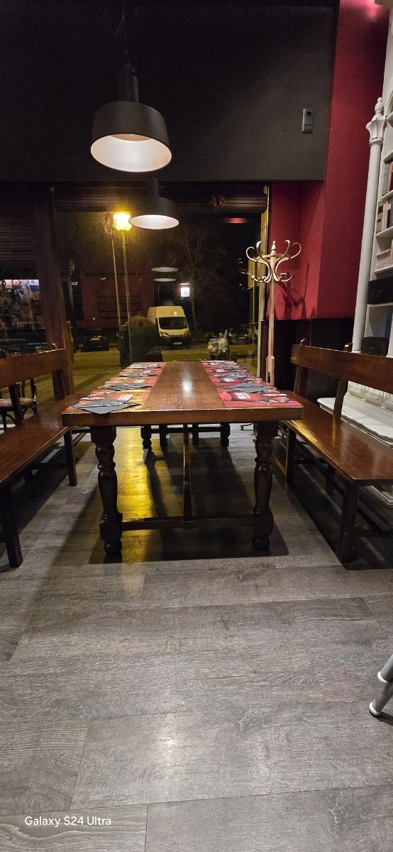 Mesa comedor con bancos,