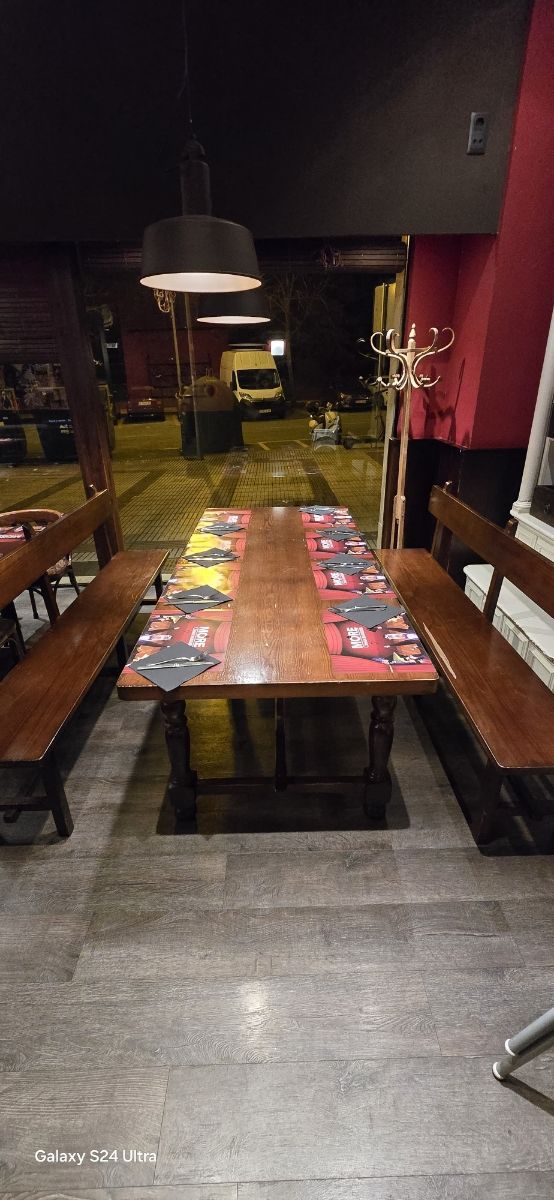 Mesa comedor con bancos,