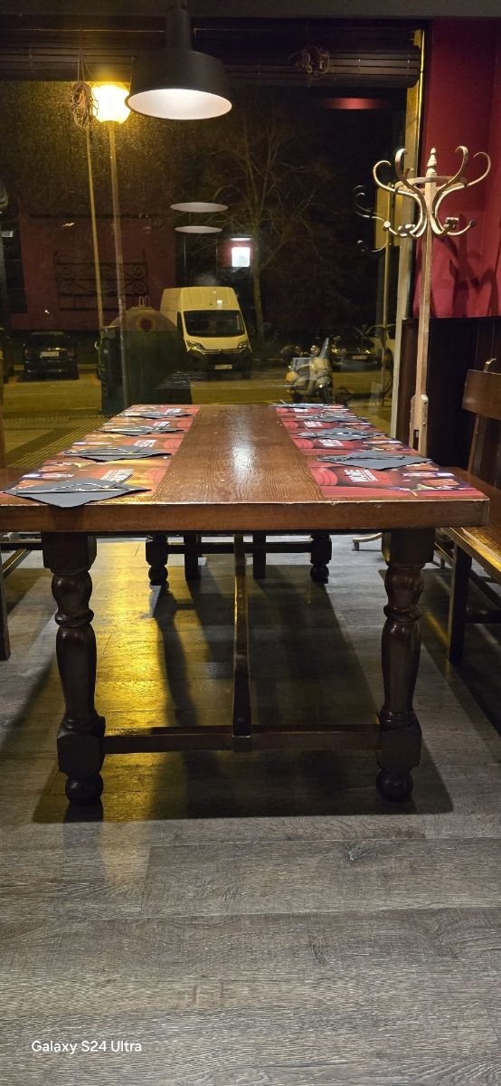 Mesa comedor con bancos,