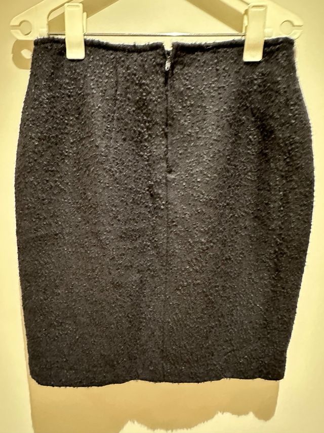 Falda negra tipo Chanel