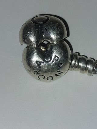 Pulsera y charm Pandora
