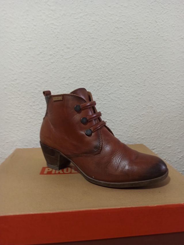 Botín de piel con cremallera