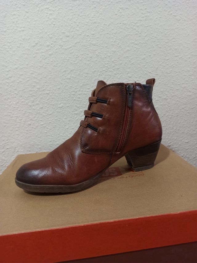 Botín de piel con cremallera