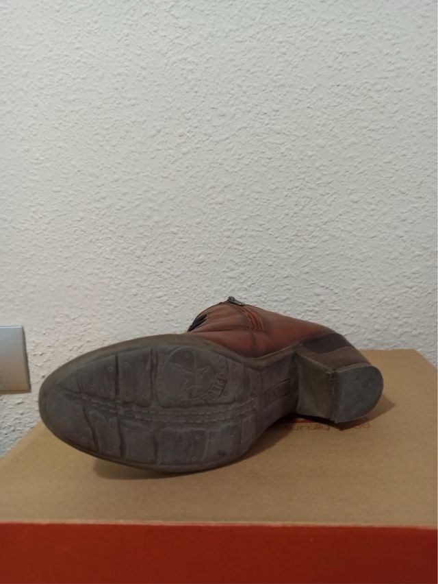 Botín de piel con cremallera